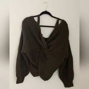 CROPPED TWISTED FRONT V-NECK SWEATER SIZE LARGE (L)